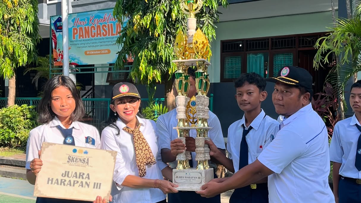 Penyerahan Piala & Reward Siswa Berprestasi